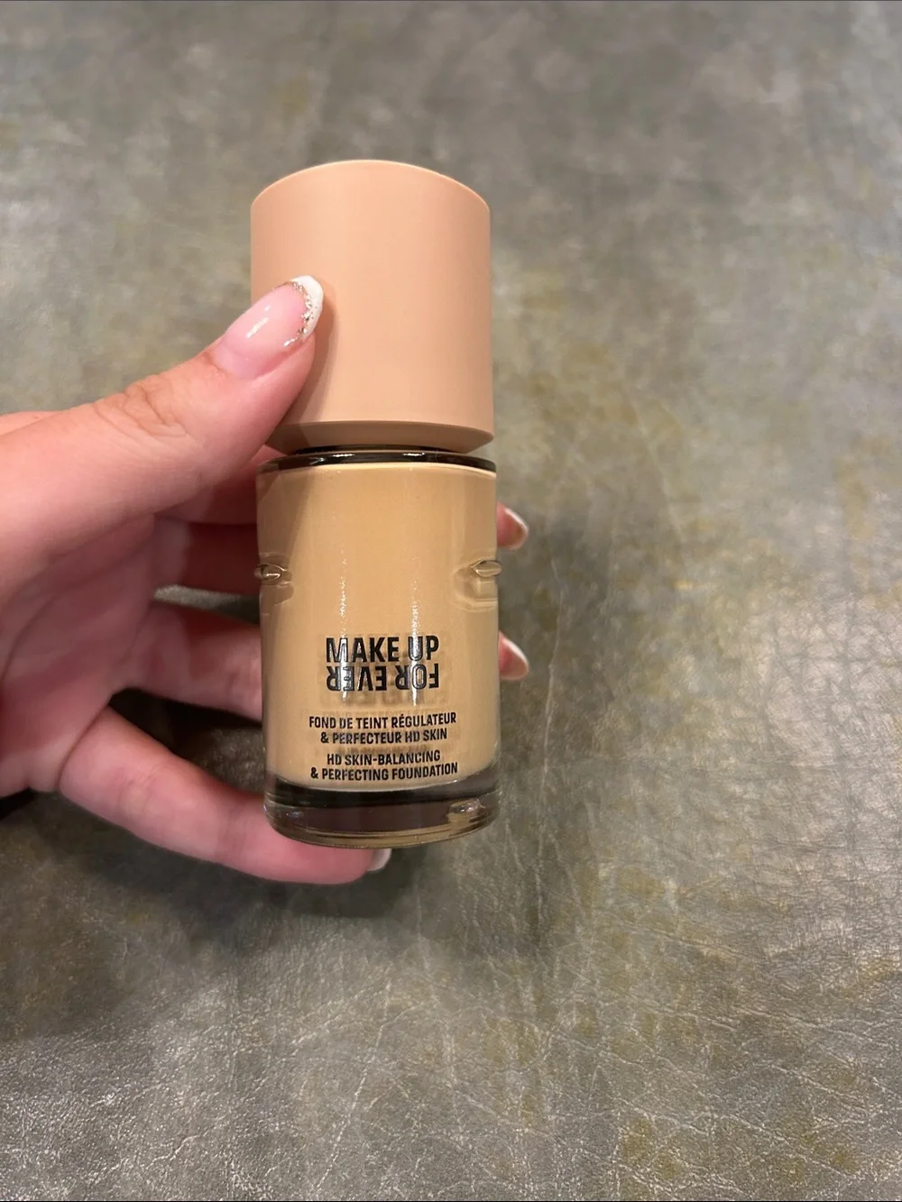 Makeup Forever HD Skin-Balancing & perfecting Foundation - Ecru